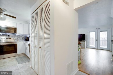 13947 Winding Ridge Ln, Centreville, VA 20121 - photo 5