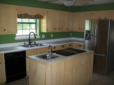 407 Azalea Blvd, Douglas, GA 31533 - photo 7