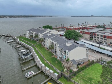 114 Yacht Club Ln unit 114, Seabrook, TX 77586 - photo 3