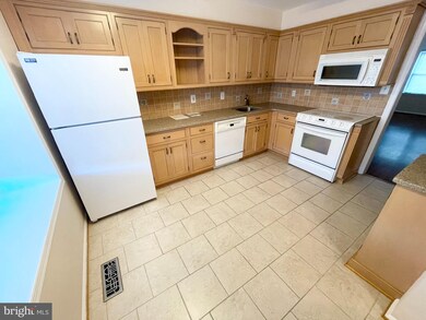 10203 Arizona Cir, Bethesda, MD 20817 - photo 3