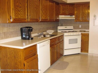 76 Lamped Loop unit A, Staten Island, NY 10314 - photo 6