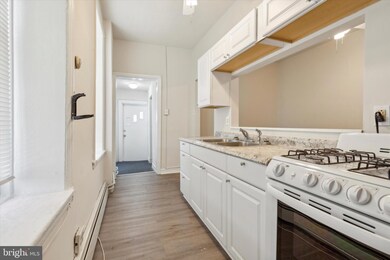 107 Walnut Ave unit 2, Ardmore, PA 19003 - photo 3