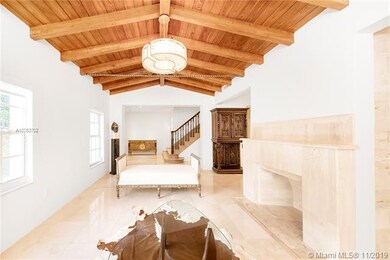 Living Room | Fireplace