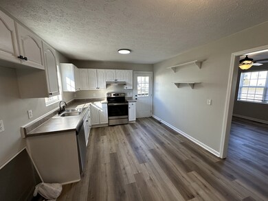 121 Oakdale St, Shelbyville, TN 37160 - photo 3