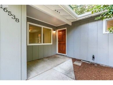 16538 SW Carnegie Ave, Lake Oswego, OR 97035 - photo 2
