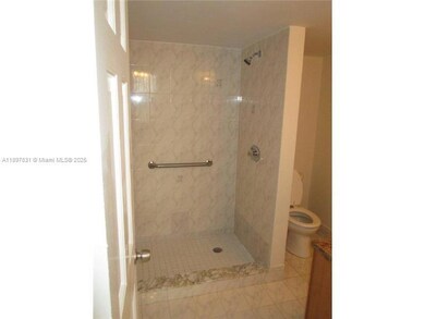Samari Lake unit 2309, Hialeah, FL 33016 - photo 7