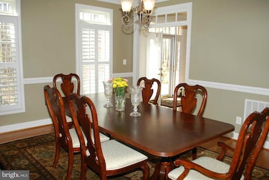 9044 John Sutherland Ln, Lorton, VA 22079 - photo 5