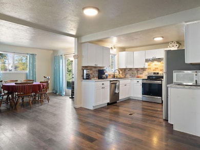 4121 Altamont Dr, Klamath Falls, OR 97603 - photo 7