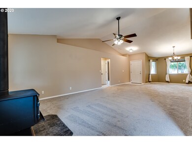 768 Blue Jay Loop, Creswell, OR 97426 - photo 5