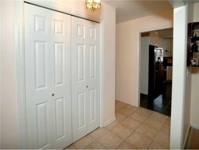 Entry/Foyer.