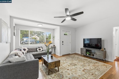 31 Adelaide Dr, Martinez, CA 94553 - photo 4