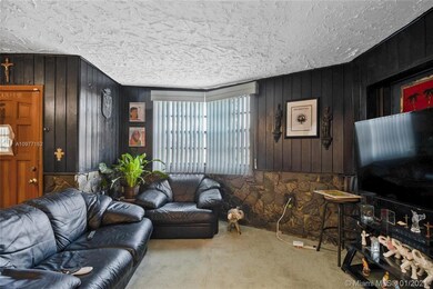 Den/Additional seating area