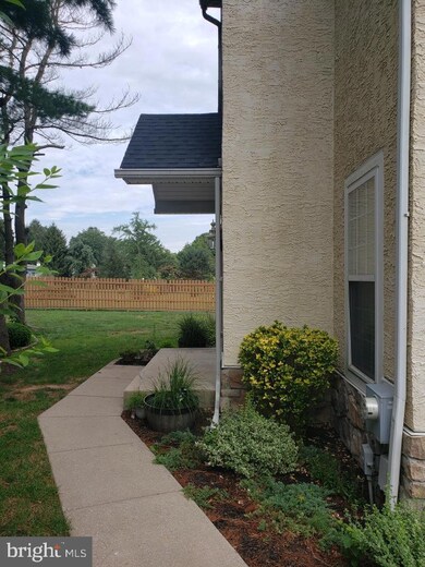 101 Coventry Pointe Ln, Pottstown, PA 19465 - photo 2