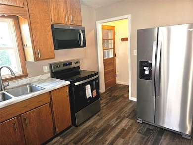 109 E Willman St, Hiawatha, IA 52233 - photo 5