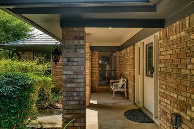 Nice covered front porch. Excellent for holiday decorations.