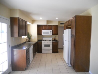 Cabinets/Kitchen