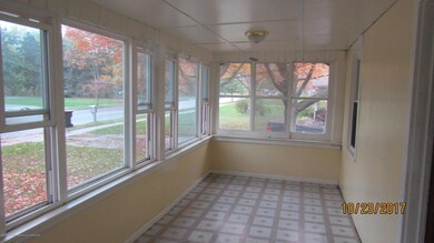 129 E Miller Rd, Lansing, MI 48911 - photo 7