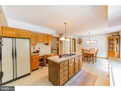 445 Mulberry Ct, Langhorne, PA 19047 - photo 3