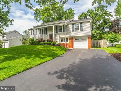 4416 Middle Ridge Dr, Fairfax, VA 22033 - photo 2