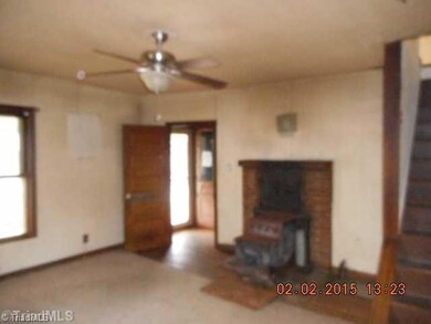 804 Montgomery St, Reidsville, NC 27320 - photo 3