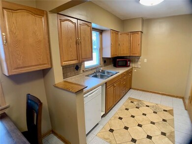 4022 40th St, Des Moines, IA 50310 - photo 7