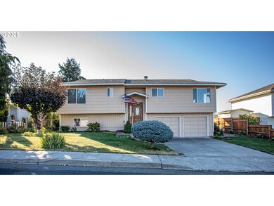 667 Brentwood Dr E, the Dalles, OR 97058 - photo 2