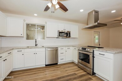 004-photo-kitchen-13673910