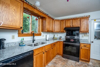 864 Dutch Dr, Castleton-On-hudson, NY 12033 - photo 5