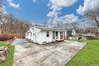 4 Cedar Ln, Suffern, NY 10901 - photo 6