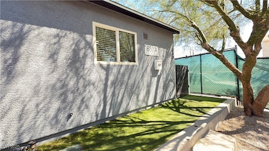628 N 9th St, Las Vegas, NV 89101 - photo 7