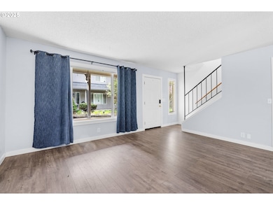 Living Room/Entrance