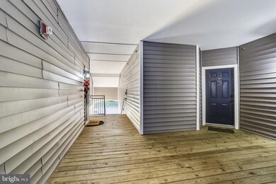 46606 Drysdale Terrace unit 300, Sterling, VA 20165 - photo 5