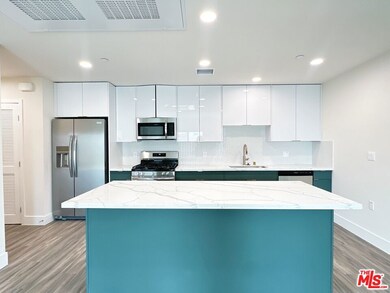 1037 Dewey Ave unit 501, Los Angeles, CA 90006 - photo 2