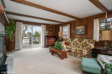 02_58NyesPointWay_1_LivingRoom_MLSuse_15