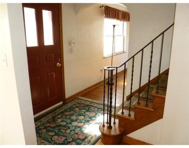 Entry/Foyer.