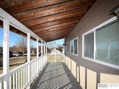 530 E 2nd St, Papillion, NE 68046 - photo 2