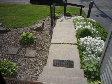 Exterior Front Professionally landscaped front are