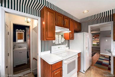 35435 W Chicago St, Livonia, MI 48150 - photo 6