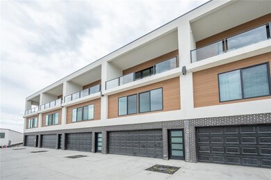 550 Indianola Rd unit 10, Des Moines, IA 50315 - photo 5