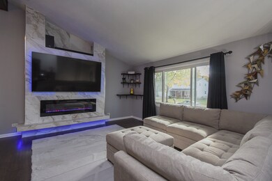 2918 Carriage Ln, Waukegan, IL 60085 - photo 3