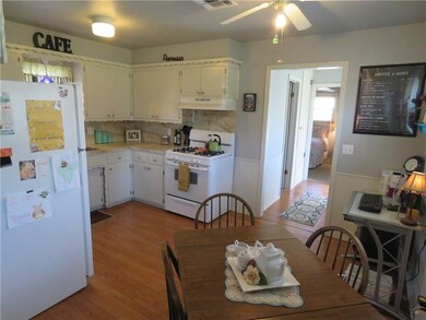 Kitchen/dining area