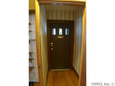 Foyer Apartment 1