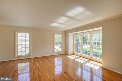 305 Argosy Dr, Gaithersburg, MD 20878 - photo 6