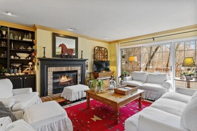 04_4089BirchmontAve_1_LivingRoom_LowRes