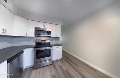 2230 E Brill St unit 4, Phoenix, AZ 85006 - photo 3