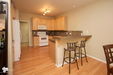Kitchen w/Breakfast Bar