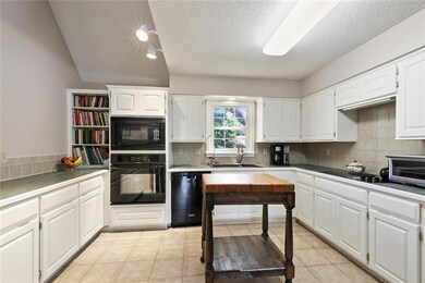 8644 Dice Ln, Lenexa, KS 66215 - photo 6