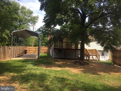 9003 Phyllis Dr, Clinton, MD 20735 - photo 3