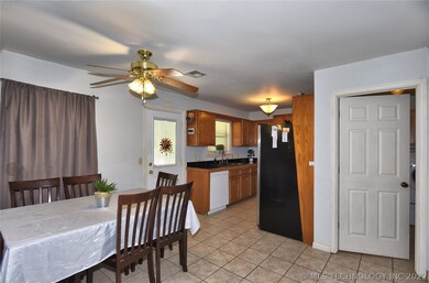 1900 W Phoenix Place, Broken Arrow, OK 74011 - photo 6