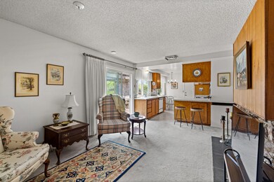 Family room/Kitchen